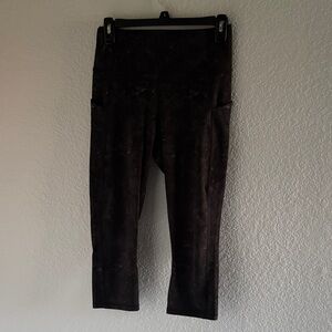Fablrtics Oasis PureLuxe High-Waisted Capri.  Size Medium.